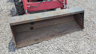 USED 2001 MASSEY FERGUSON 1233