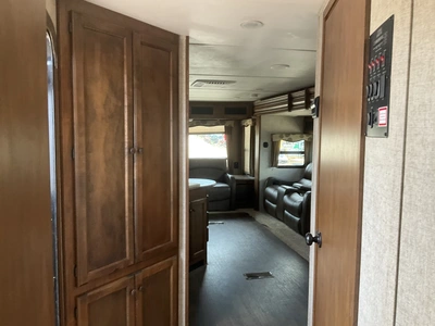 USED 2016 KEYSTONE SPRINTER SERIES M-299