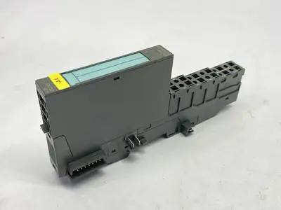 6ES7131-4BD01-0AA0 | Siemens  Digital Electronic Module w/ 6ES7193-4CA50-0AA0 - Used