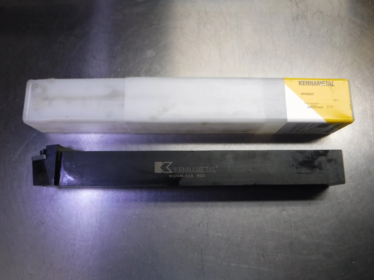 Kennametal 2" x 2 " Indexable Steel Lathe Tool Holder 18" OAL MSRNR328 (LOC3322)