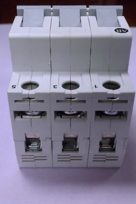 USED ALLEN BRADLEY 1492-SP3C100 SER C