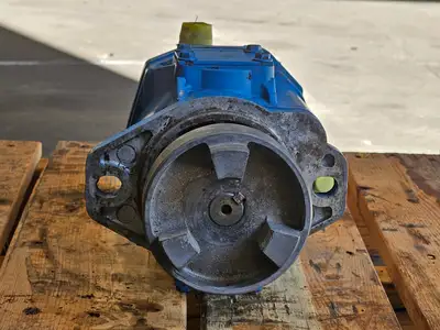 Used EATON PVE012R01AUB0A2100000100100CD0A Hydraulic Pumps British Columbia CA | Lenmark #1489192