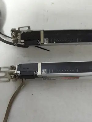 USED KEYENCE SL-C32H-R/SL-C32H-T