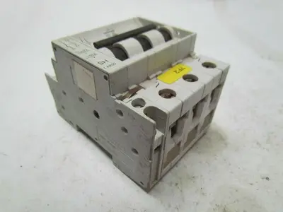Siemens 5SX2B32 3 pole circuit breaker 480VAC w/5SX91HS 220/230V 2NO