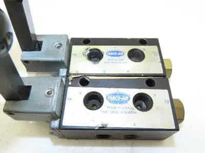 Fabco-Air 18HL-4 4-Way Lever Actuated Pneumatic Air Directional Valve Lot of 2