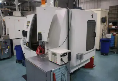 USED 2005 YCM XV-1020A