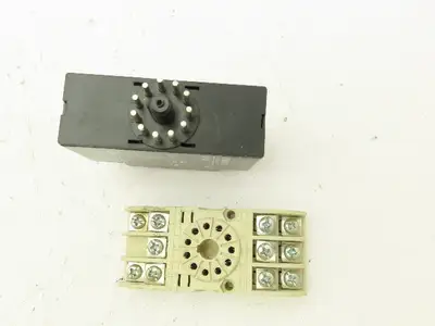 Brodersen UNIC XMW Time Delay Relay 240VAC 5A Base