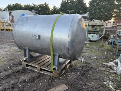 1,180 L S/S Horizontal Hot well Tank 12 kw