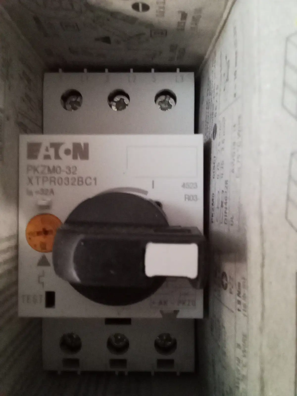 Used Eaton Eaton Circuit Breaker PKZMO-32/AK Circuit Breakers US | Infinity wholesale & Supply LLC #1305712