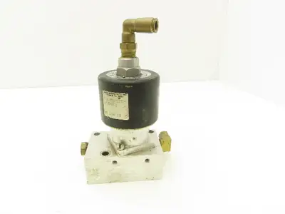 Versa E7SM-8012-1212-Z-120V60 Solenoid Valve 60psi 120V 1/4" Manifold  Lot of 4