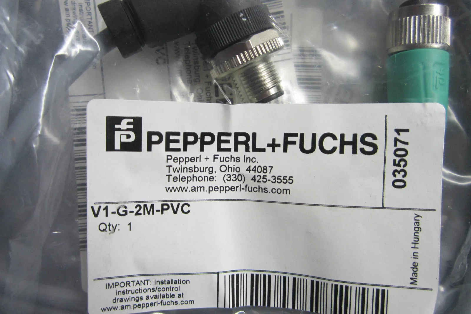 4 NEW PEPPERL FUCHS V1-G-2M-PVC CABLE CONNECTOR V1G2MPVC