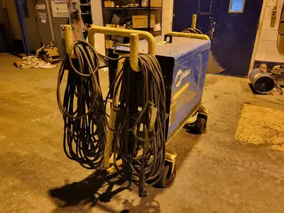 USED MILLER DIMENSION 652