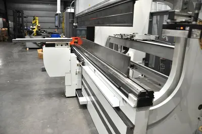 USED LVD PPEB TURBO EFL 220 TON X 3100 MM CNC
