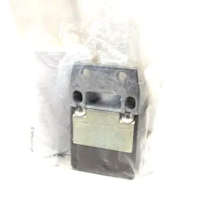 NEW TURCK BI20U-CA40-RP6X2-H1143 W/BS2.1 SENSOR 1627790 BI20UCA40RP6X2H1143WBS21