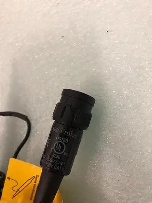 TEKTRONIX P2220 VOLTS