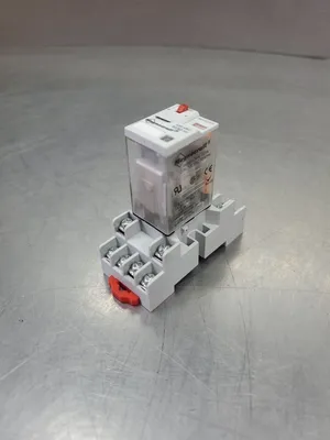 Magnecraft 782XDX2M4L-120A Relay w/ Magnecraft 70-461-1 Base. 4D-33