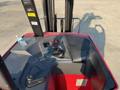Used RAYMOND 425C35TT 3-Wheel Stand up Electric Counterbalance Forklifts Illinois US | Somerset Equipment Sales #1546199