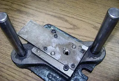 1575-390 Stamping Press Tool And Die To Make Small Heart- Jewelry Pendant