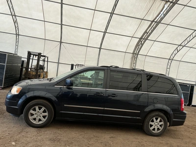 USED 2009 CHRYSLER TOWN AND COUNTRY