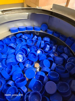 Lid unscrambler + Automatic inserting station.