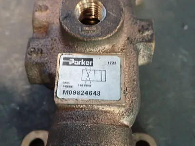 USED PARKER M09824648