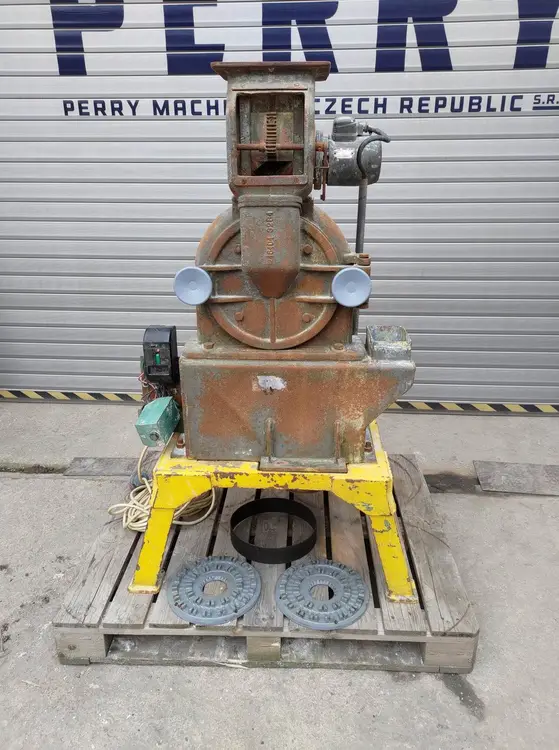Used PSP 2164 Mills / Grinders CZ | Perry Equipment #120454