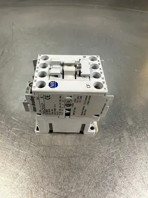 Allen-Bradley 700-CF310 Series A 600V AC. MAX (BIN-1.1.1)