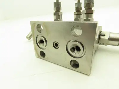 Century Valve CM1051F49CDG 5 Valve Differential Pressure Manifold 1/2" NPT SST