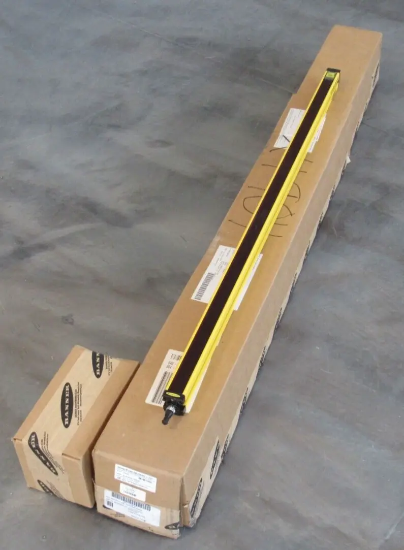 NEW BANNER SLSCR30-1050Q8 LIGHT CURTAIN RECEIVER 116766 72429 41-1/4"