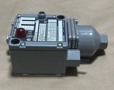 NEW Allen-Bradley 836T-T251J X9