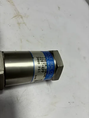 USED CIRCLE SEAL CONTROL – A REPUTABLE MANUFACTURER KNOWN FOR QUALITY VALVES. 220T-4PP – SPECIFIC MODEL DESIGNATION FOR EASY IDENTIFICATION.