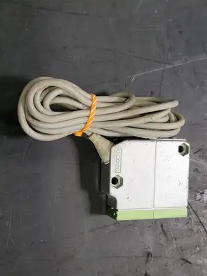 USED OMRON E3S-LS20XE2