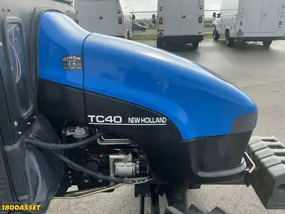 USED 2002 NEW HOLLAND TC40 TRACTOR