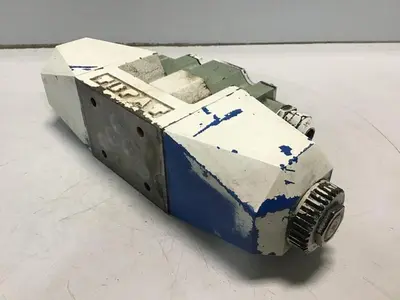 USED VICKERS DG4V-5-2C-M-P7L-H-6-30