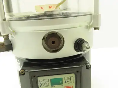 Lincoln 080088 P653S Electric Grease Lubricator Pump 120VAC 8-Liter
