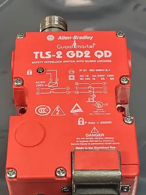 Allen-Bradley 440G-T27240 Ser D GuardMaster Safety Switch Loc5D15