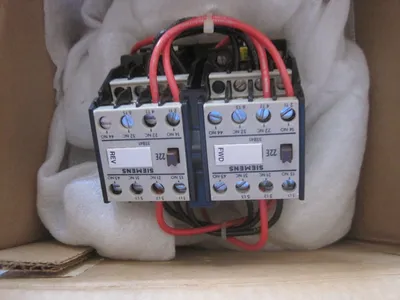 NEW SIEMENS CRL0B4117A8 REVERSING CONTACTOR