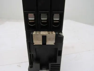 Siemens 3RT1035-3BB40 690V 40Hp Motor Starter Contactor 24VDC Coil