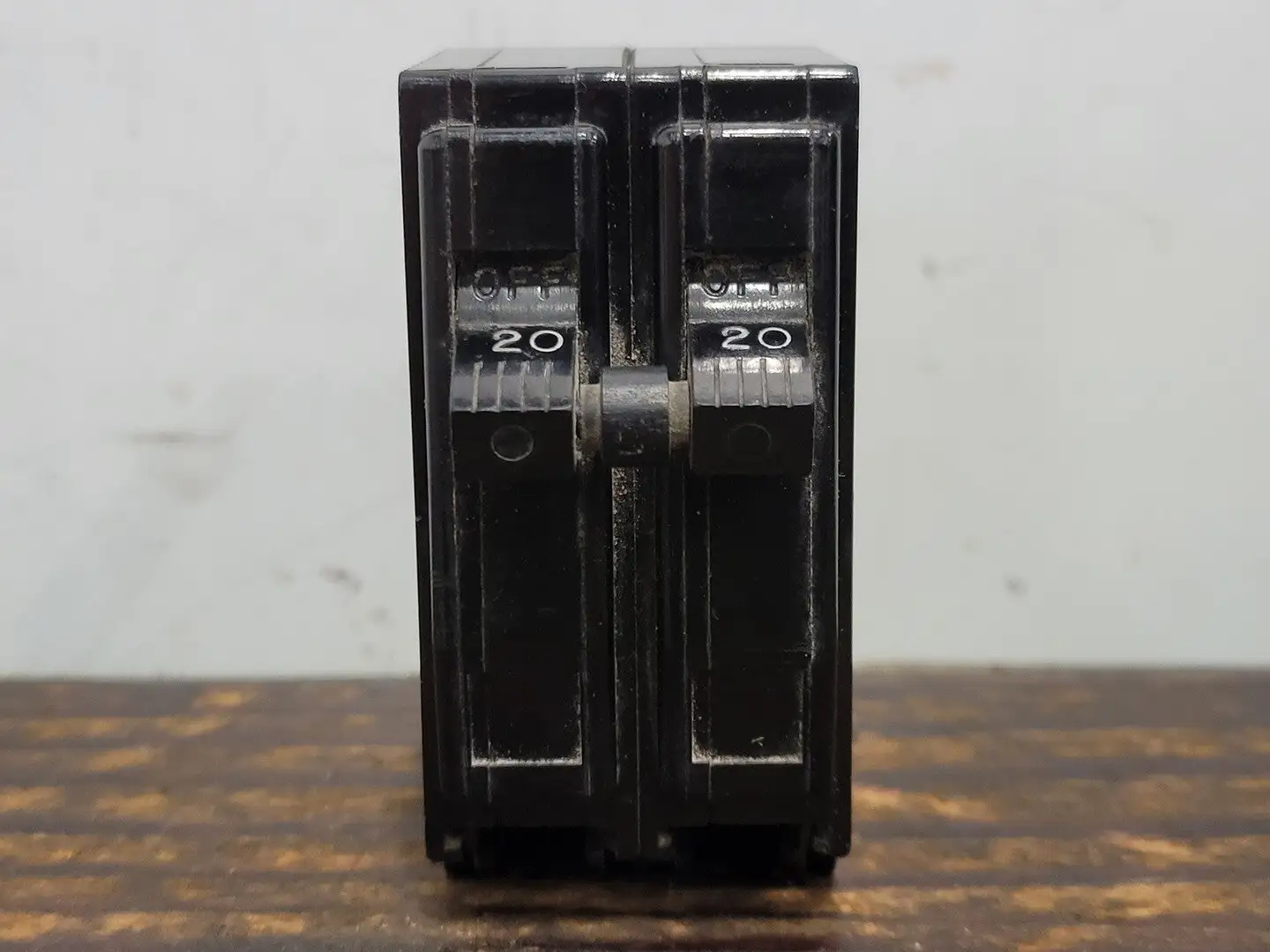 USED SQUARE D QO220