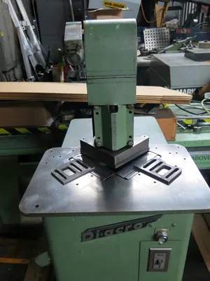 DIACRO 6″ X 6″ POWER NOTCHER 16GA WITH NEW BLADES
