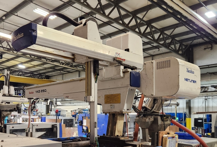Used 2007 YUSHIN YAII-250SLL-11 Robots | Hunter Plastics #788790