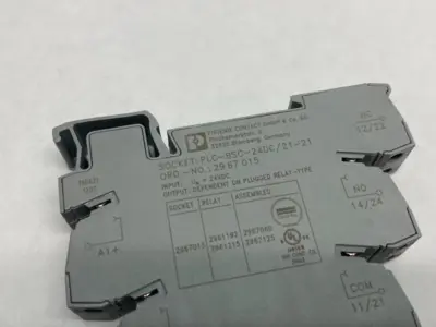 USED PHOENIX CONTACT PLUG-IN SOCKET RELAY BASE W/ PLUG-IN RELAY