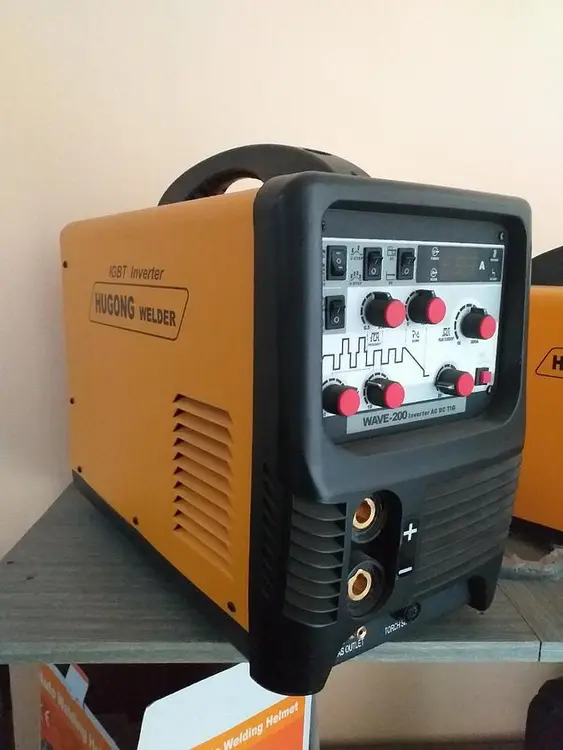 Used 2011 HUGONG WELDER WAVE 200 AC/DC Tig Welders CZ | Amaron s.r.o. #1068408