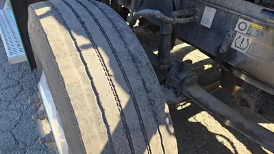 USED 2015 PETERBILT 579