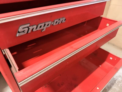 Used SNAP-ON 3 TOOL BOX SET INCLUDES ROLL AROUND, AND 2 ADDITIONAL STACKED TOOL BOXES. Tool Box Michigan US | Miedema Asset Management Group #1353219