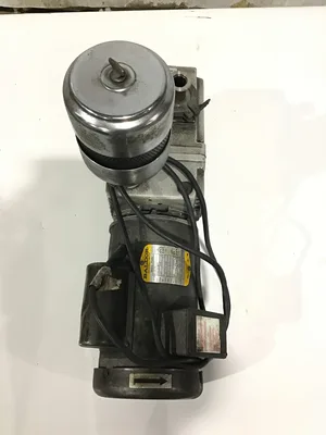 Leybold TRIVAC 92500499 Vane Vacuum Pump with Baldor VL3510 Motor