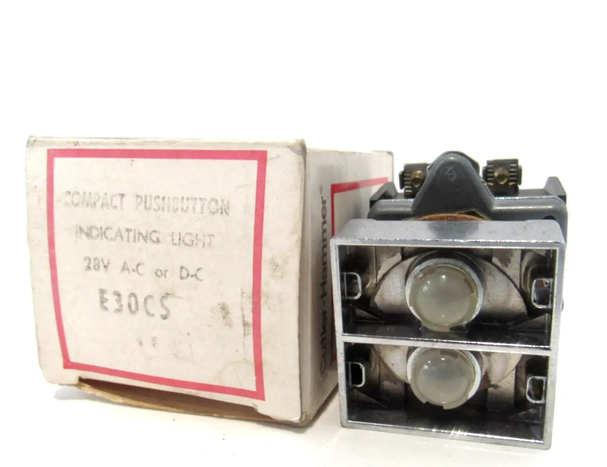 NEW CUTLER HAMMER E30CS INDICATING LIGHT
