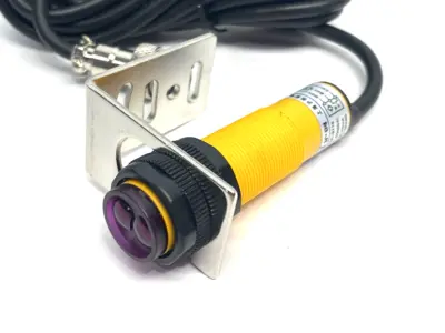 USED HUCHDO DIFFUSE PHOTOELECTRIC SENSOR NPN 7-50CM RANGE E3F-DS50CA