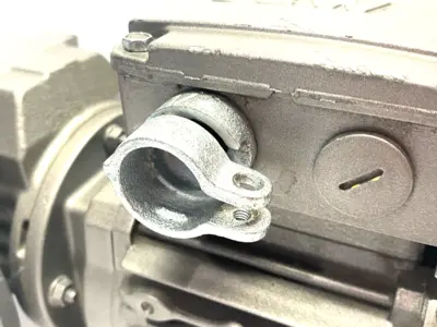 USED SEW-EURODRIVE RIGHT ANGLE GEARMOTOR, 35.1 GEAR RATIO, 3-PHASE