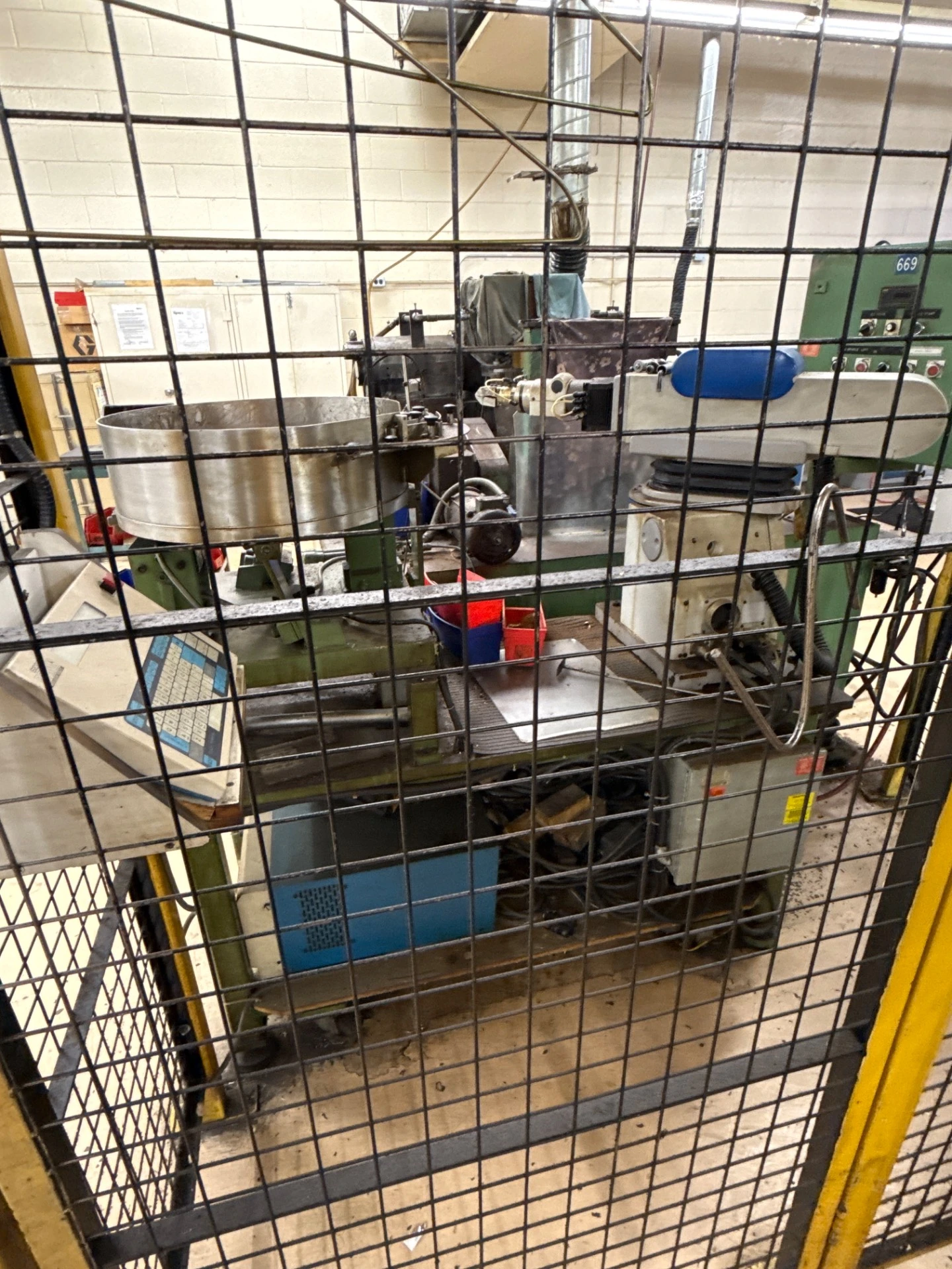 Used 1990 SEIKO RT3200 Robots Ontario CA | Aucto #1368780